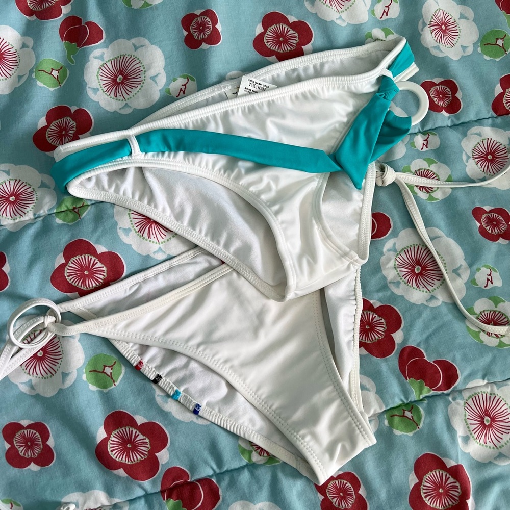 TWO white bikini bottoms size M, Quicksilver Raisins & Op